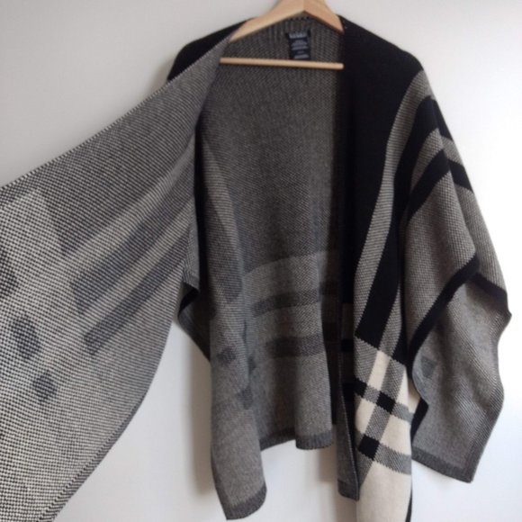 Original Nicole Miller Shawl - Picture 3 of 3